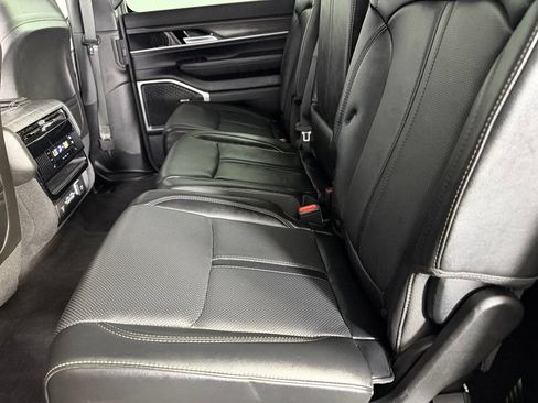 Used 2023 Jeep Wagoneer Series III w/ Preferred Equipment Group AWD/4WD image 27