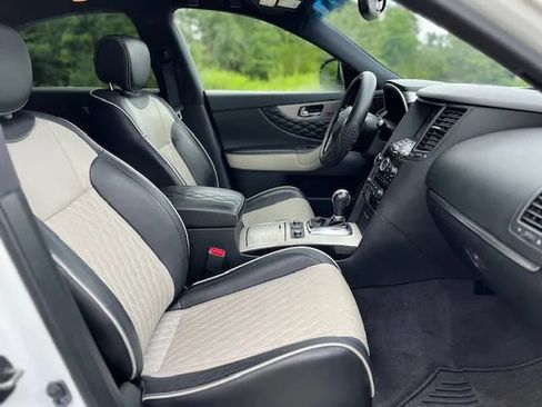 Used 2017 INFINITI QX70 AWD w/ Limited Package image 19