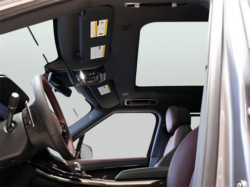 New 2025 Land Rover Range Rover Sport Dynamic SE image 33