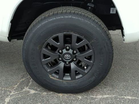 Used 2023 Toyota Tacoma SR5 w/ Technology Package AWD/4WD image 13
