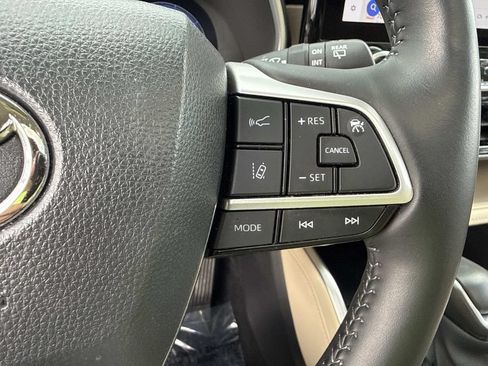 Used 2024 Toyota Highlander Limited AWD/4WD image 38
