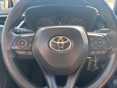 Used 2025 Toyota Corolla LE image 27
