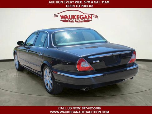 Used 2004 Jaguar XJ8 RWD image 4