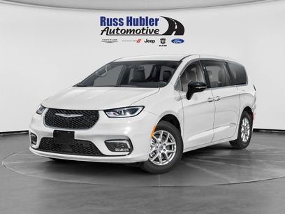 Used 2025 Chrysler Pacifica Select