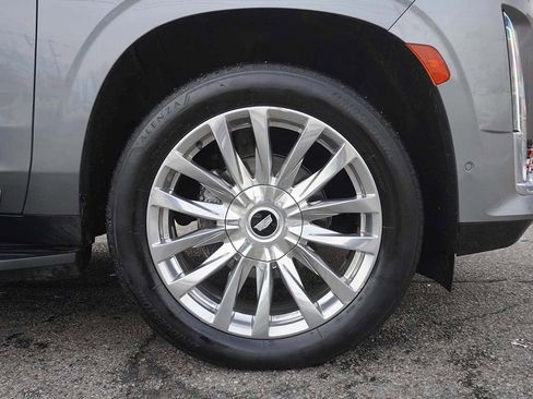 Used 2022 Cadillac Escalade Premium Luxury image 29