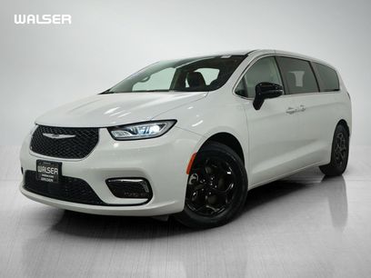 Used 2024 Chrysler Pacifica Limited