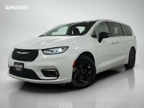 Used 2024 Chrysler Pacifica Limited image 1