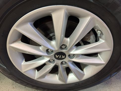 Used 2020 Kia Sorento LX AWD/4WD image 36