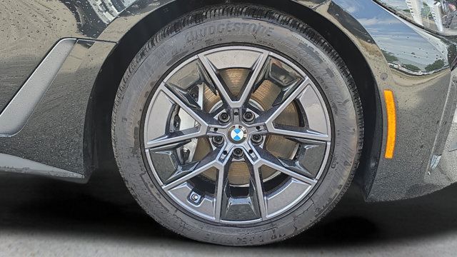 Used 2025 BMW i4 xDrive40i AWD/4WD image 17