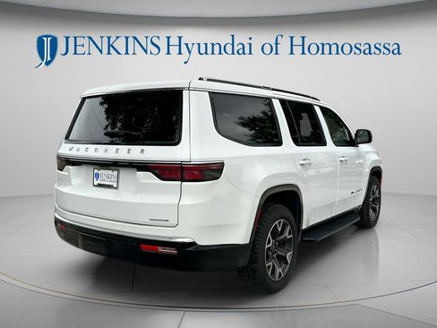 Used 2023 Jeep Wagoneer Series III w/ Preferred Equipment Group image 3