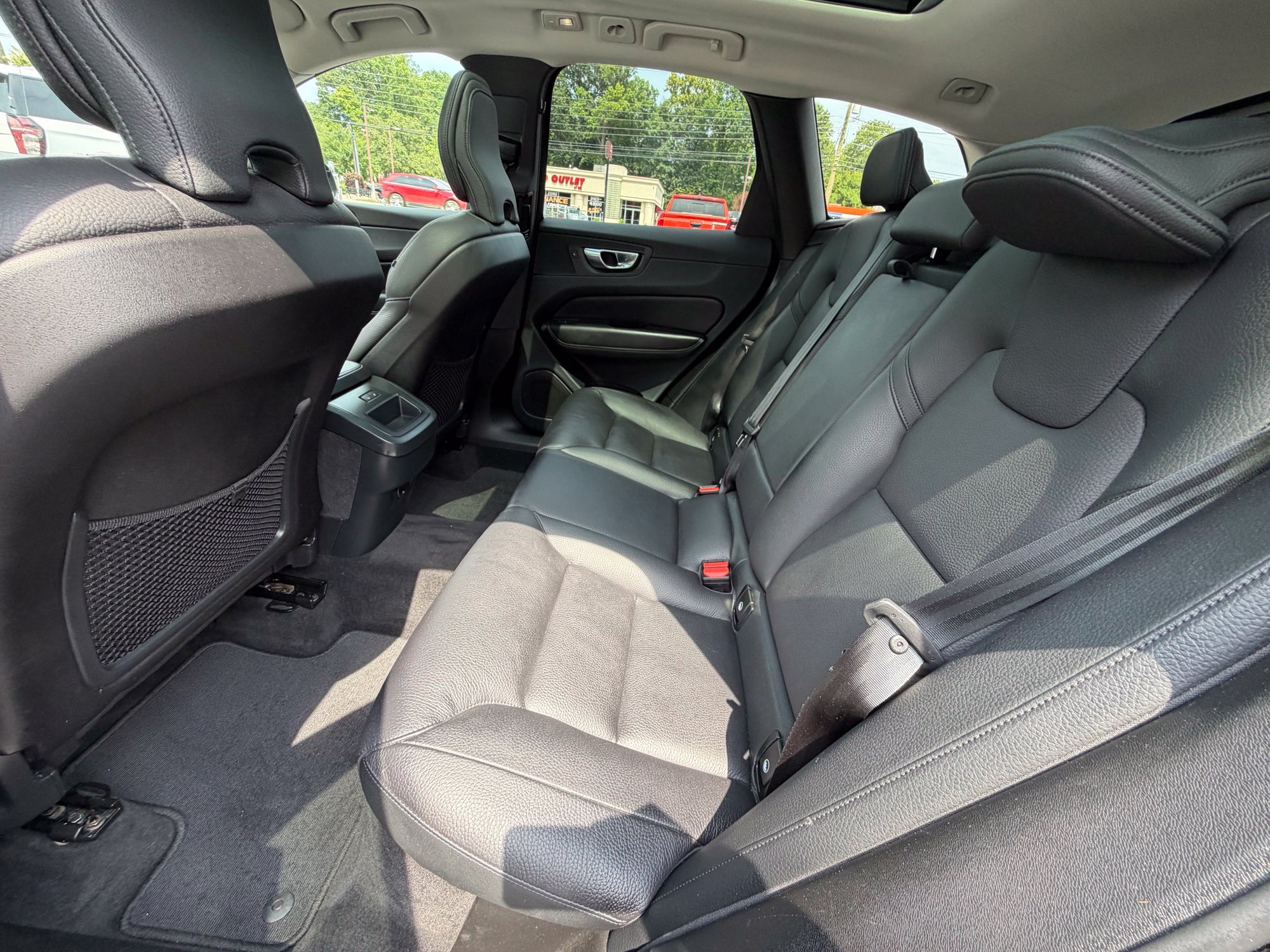 Used 2023 Volvo XC60 B5 Plus AWD/4WD image 13