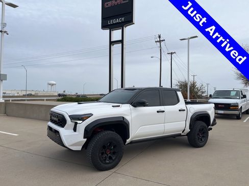 Used 2025 Toyota Tacoma TRD Sport image 1