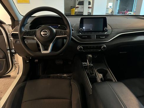 Used 2025 Nissan Altima 2.5 SV FWD image 29