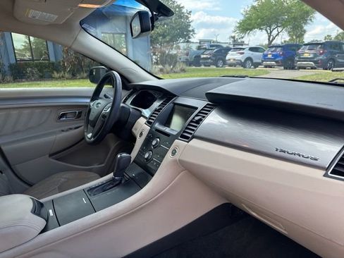 Used 2015 Ford Taurus SEL w/ Equipment Group 201A FWD image 10
