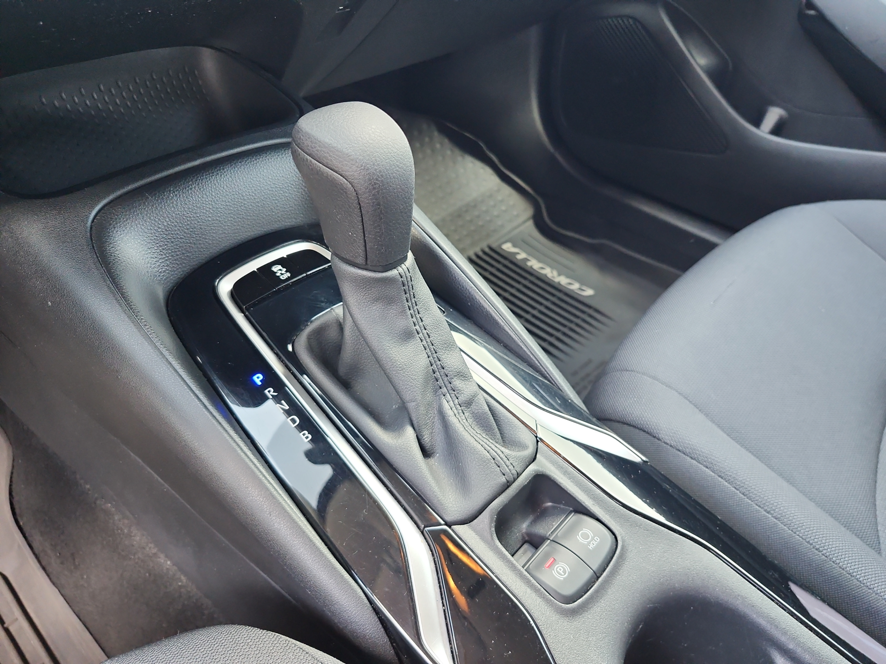 Used 2020 Toyota Corolla LE FWD image 13