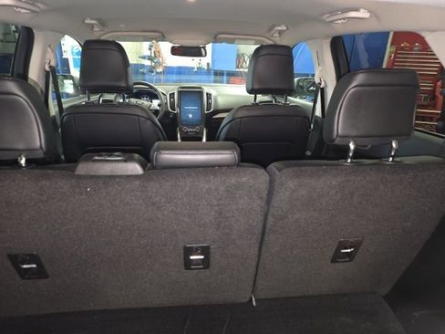 Used 2024 Ford Edge SEL w/ Convenience Package image 9