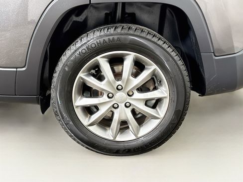 Used 2018 Jeep Cherokee Limited AWD/4WD image 30