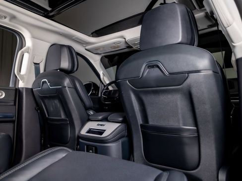 Used 2025 Lincoln Navigator L Reserve AWD/4WD image 27