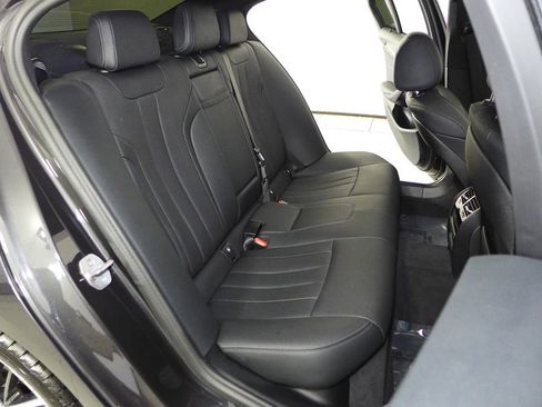 Certified 2023 BMW 530e w/ Convenience Package image 20