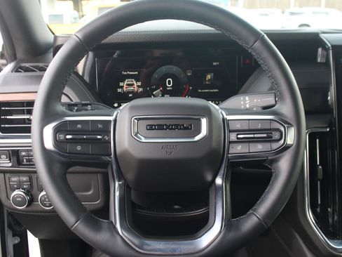 Used 2025 GMC Yukon XL Denali image 21