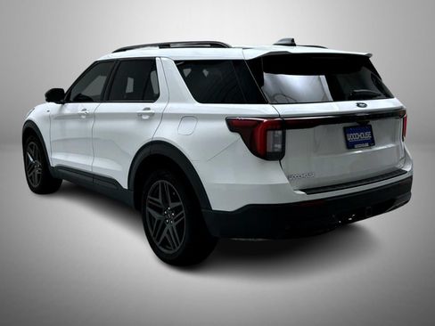 Used 2025 Ford Explorer ST-Line w/ ST-Line Street Pack AWD/4WD image 7