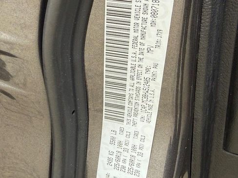 Used 2017 Jeep Cherokee Latitude w/ Comfort/Convenience Group image 31