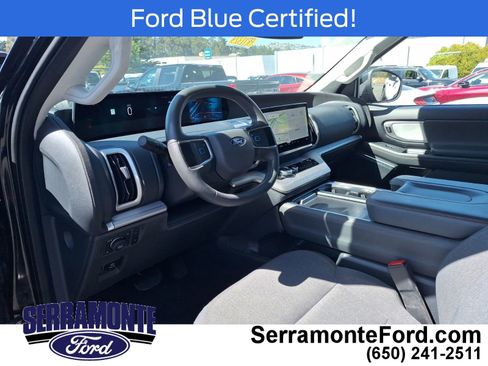 Used 2025 Ford Expedition Active AWD/4WD image 14