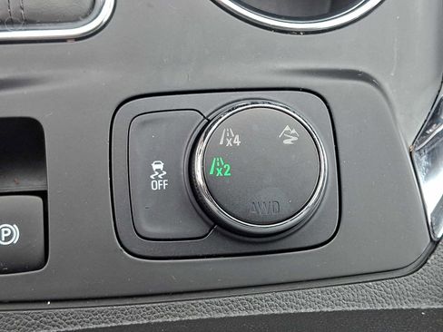 Used 2018 Chevrolet Traverse LT image 24