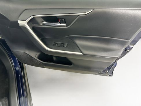 Used 2020 Toyota RAV4 XLE w/ Convenience Package image 31