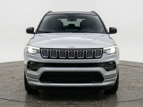 Used 2025 Jeep Compass Limited AWD/4WD image 2
