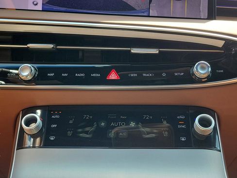 New 2026 Genesis GV70 2.5T Advanced AWD/4WD image 11