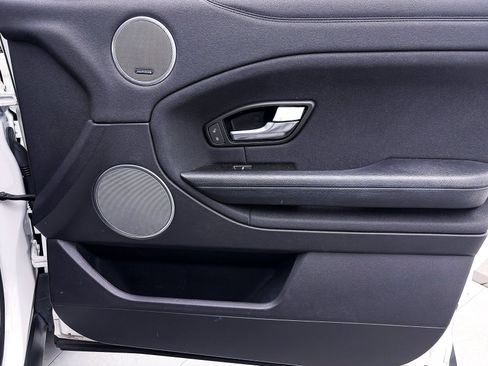 Used 2017 Land Rover Range Rover Evoque SE Premium image 35