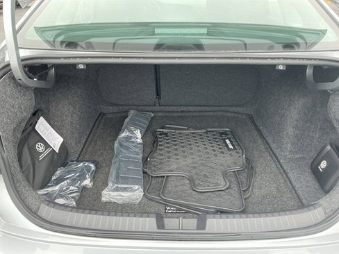 Certified 2023 Volkswagen Jetta SE w/ Panoramic Sunroof Package image 19