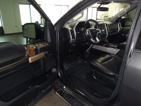 Used 2019 Ford F150 Lariat w/ FX4 Off-Road Package AWD/4WD image 8