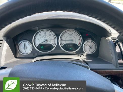 Used 2009 Chrysler Town & Country Touring image 9