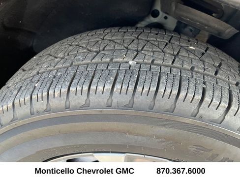 Used 2025 Chevrolet Equinox LT w/ Convenience Package II image 29