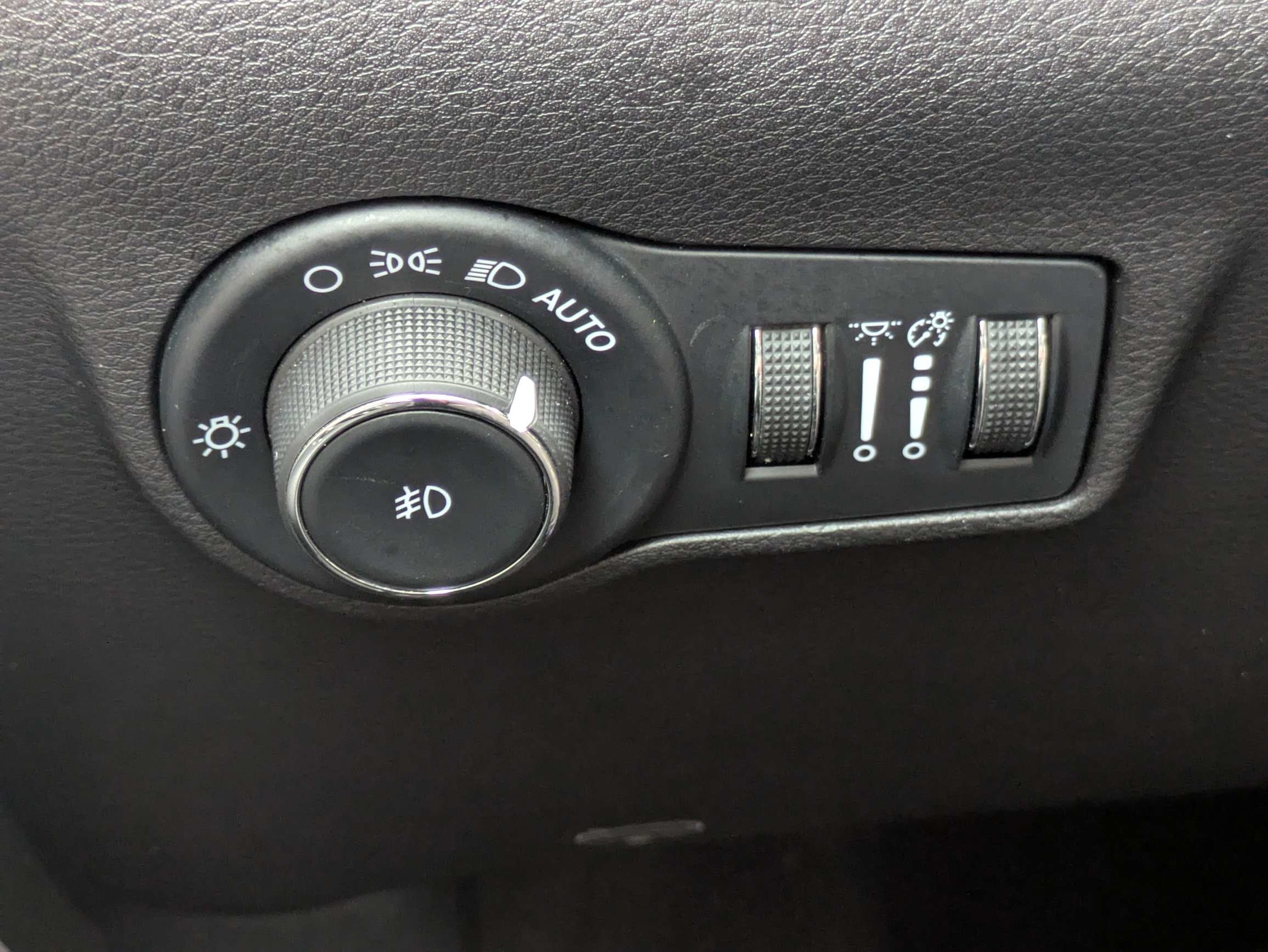 Used 2025 Jeep Compass Limited AWD/4WD image 24