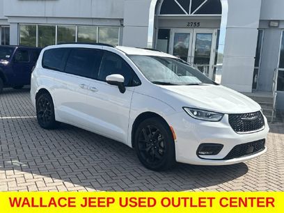 Used 2023 Chrysler Pacifica Touring-L w/ S Appearance Package