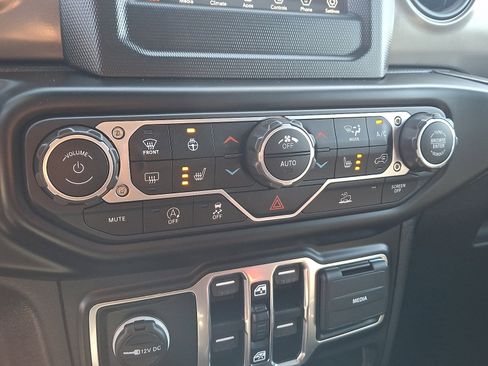 Used 2021 Jeep Wrangler Unlimited Sport AWD/4WD image 15