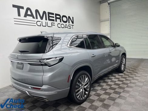 Used 2025 Buick Enclave Avenir image 7