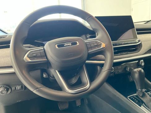 Used 2024 Jeep Compass Latitude AWD/4WD image 14