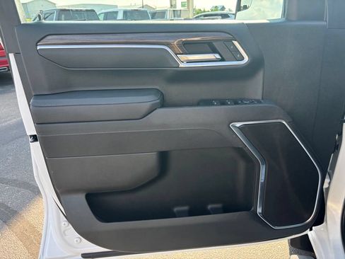 Used 2025 Chevrolet Silverado 1500 LT AWD/4WD image 10