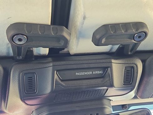 New 2025 Jeep Gladiator Sport image 29