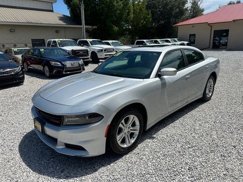 Used 2020 Dodge Charger SXT w/ Leather Interior Group image 2