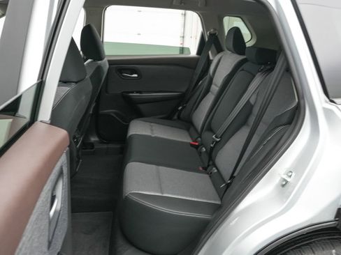 Used 2023 Nissan Rogue SV AWD/4WD image 19