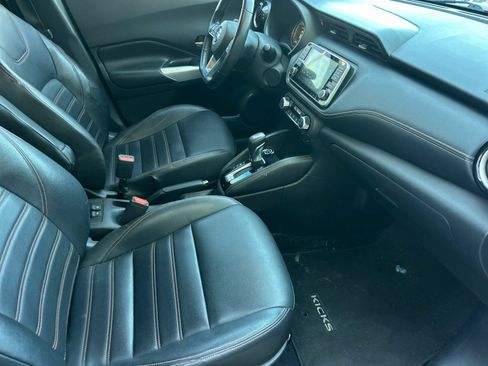 Used 2019 Nissan Kicks SR w/ SR Premium Package FWD image 15