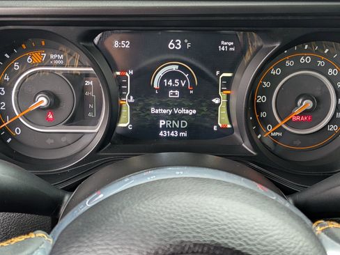 Used 2025 Jeep Wrangler Unlimited Sahara AWD/4WD image 15