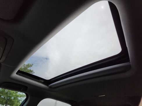Used 2019 Honda CR-V EX image 2