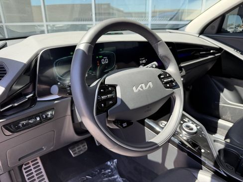 Used 2024 Kia Niro SX Touring FWD image 30