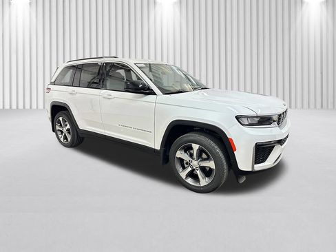 New 2026 Jeep Grand Cherokee Limited AWD/4WD image 2